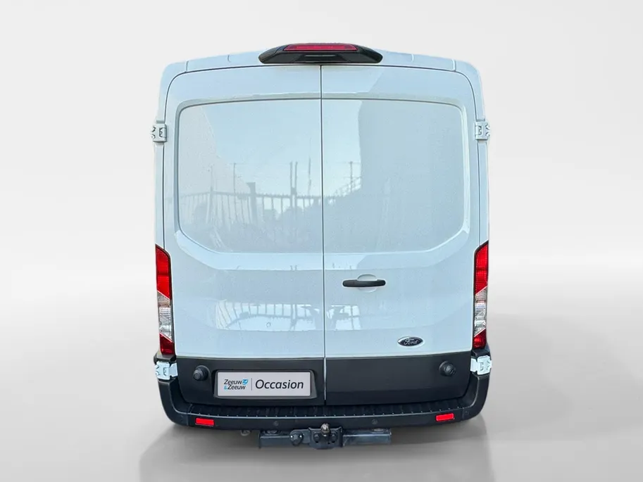 Ford Transit 350 2.0 TDCI L3H2 Trend 130 pk l BPM VRIJ! | Navigatiesysteem| 12' scherm | Trekhaak | Voorruitverwarming l 3-zits | All seasonbanden | Laadruimtebescherming
