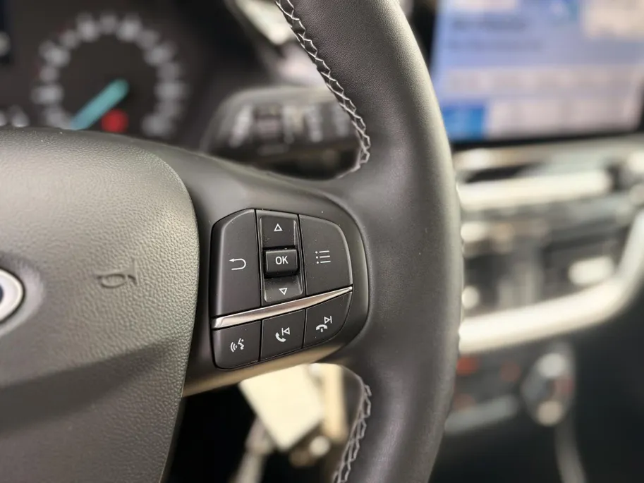 Ford Fiesta 1.0 EcoBoost Hybrid Titanium PARKEERSENSOREN ACHTER I ALL SEASON BANDEN I APPLE CARPLAY / ANDROID AUTO I