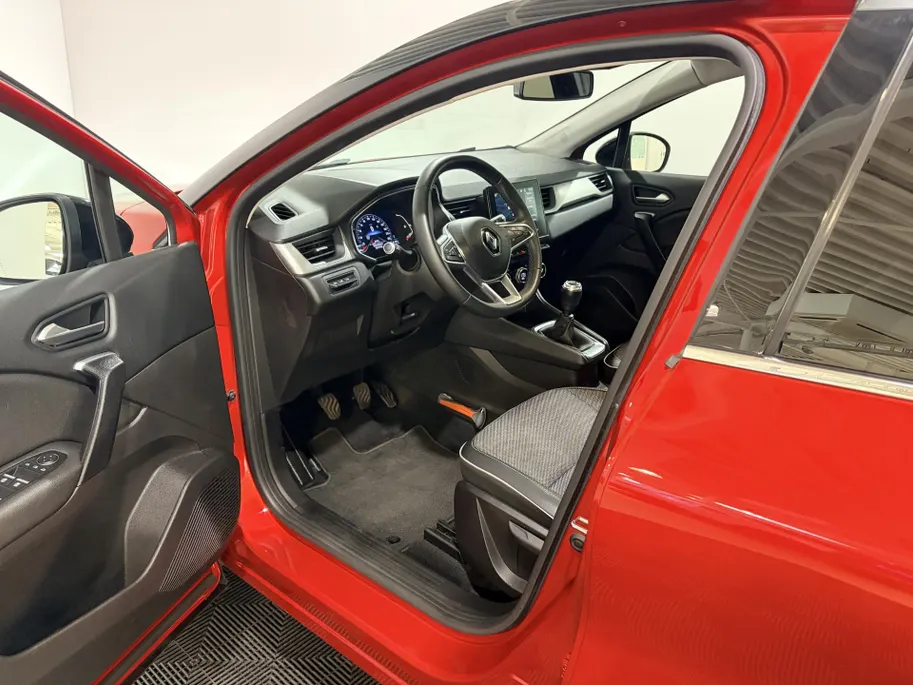 Renault Captur 90PK TCe Intens | Navi | Camera | Climate Control | Parkeersensoren | Apple CarPlay/Android Auto | Licht & Regen Sensor | Full LED | Lichtmetalen Velgen | Armsteun |