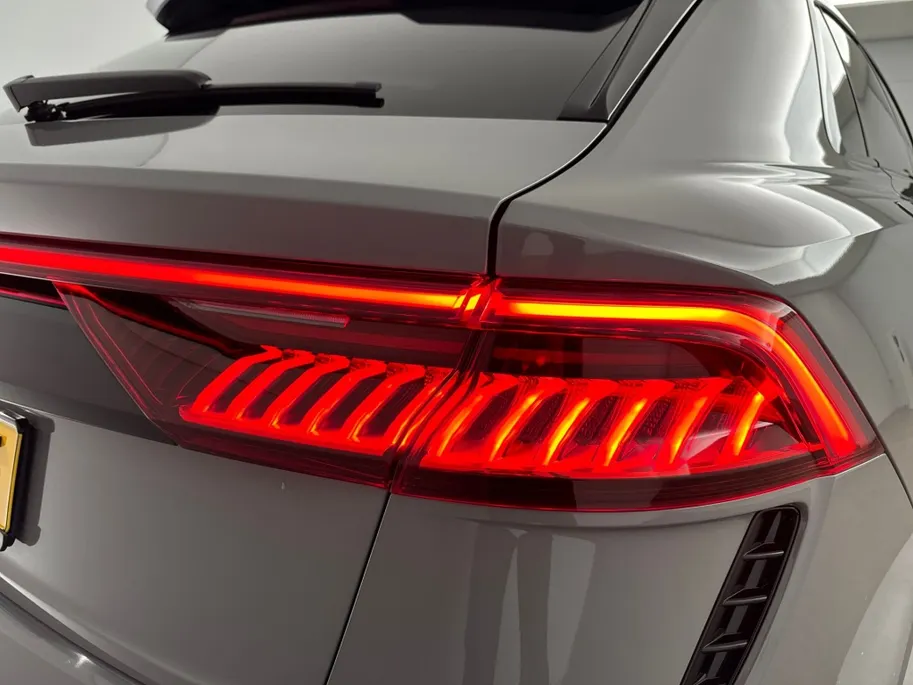 Audi RSQ8 4.0 TFSI RS Q8 Quattro | Panoramadak | Luchtvering | 23'' L.M. Velgen