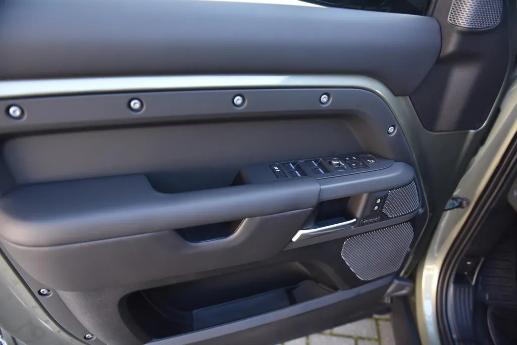 Land Rover Defender X 110 P400e