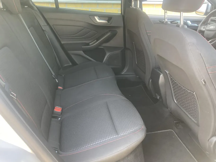 Ford Focus 1.0 EcoBoost Hybrid 125 pk ST Line Wagon Navigatie groot scherm - Apple Carplay/ Android Auto - Winter Pack - Driver Assistance Pack