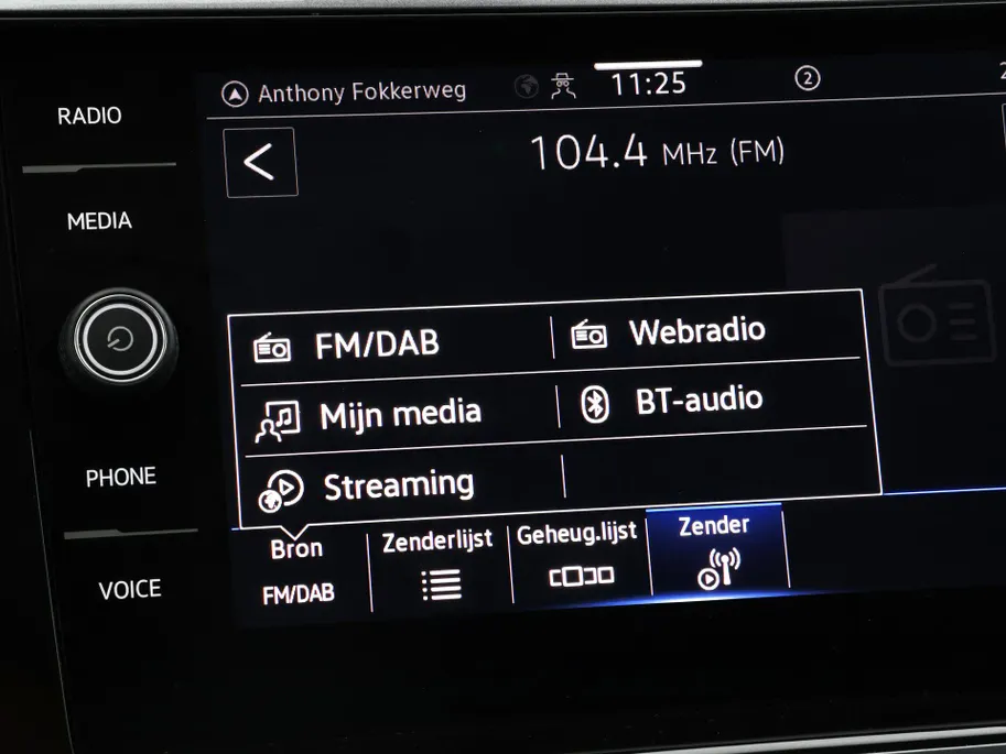 Volkswagen Polo 1.0 TSI 95pk Highline · Apple/Android Car Play · Navigatie · Clima · 16'Velgen · Sportstoelen · Draadloze Telefoonlader ·