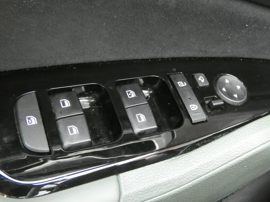 Kia Sportage 1.6 T-GDi 230pk Hybrid AT6 Dark Edition