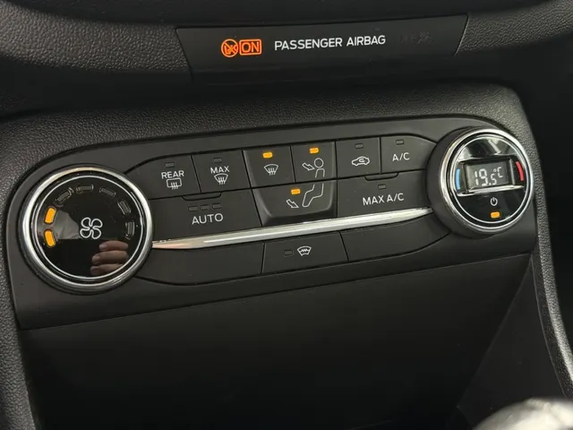 Ford Fiesta 1.0 EcoBoost 100pk 5dr Titanium | Camera | Navi | B&O | Verwarmbare voorruit | Apple Carplay & Android Auto | Cruise Control