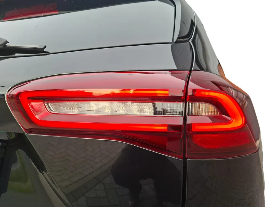 Ford Focus Wagon 1.0 EcoBoost Hybrid ST Line | NL-Auto | Dealeronderhouden | Winter Pack | Climate Control | Parkeersensoren | 17' Lichtmetaal | Apple Carplay&Android Auto | Led Koplampen |