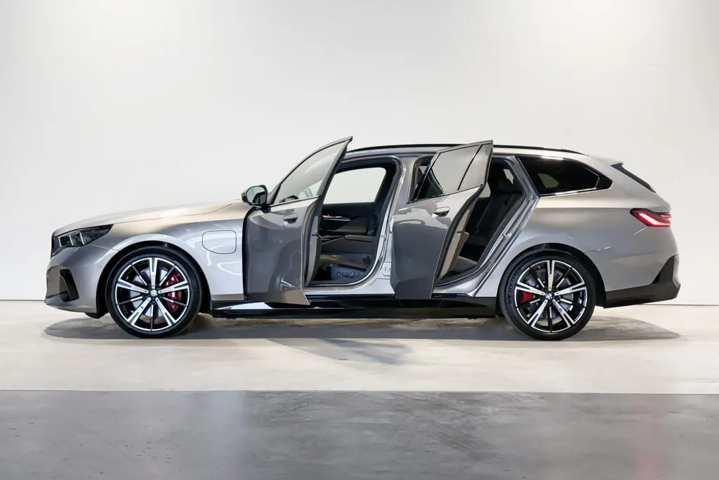 BMW 5 Serie Touring 550e xDrive Innovation Pack M Sportpakket