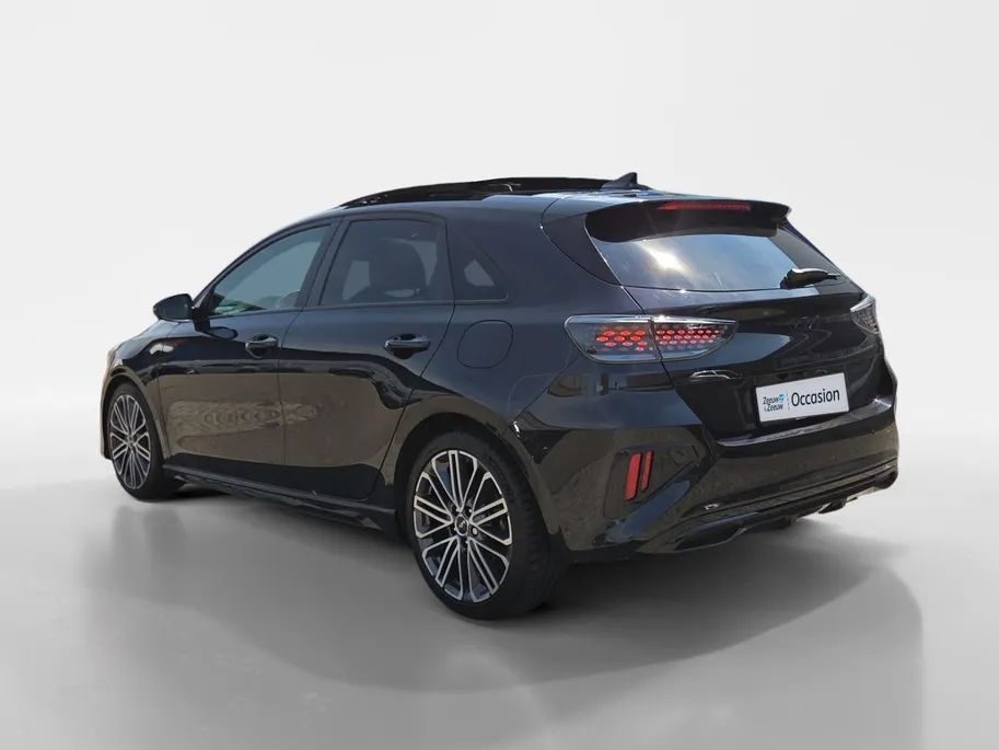 Kia Ceed 1.5 T-GDi GT-PlusLine Automaat | 140 PK | Schuif-kanteldak | JBL | Elektr. verstelbare bestuurdersstoel met geheugenfunctie |  18' lichtmetalen velgen | Dodehoek detectie  | Metallic lak | Fabrieksgarantie t/m 8-4-2032 + 3x 1 jaar*  | NAP