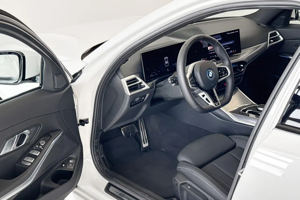 BMW 3 Serie Touring 330e Comfort Pack M Sport Edition M Sportpakket