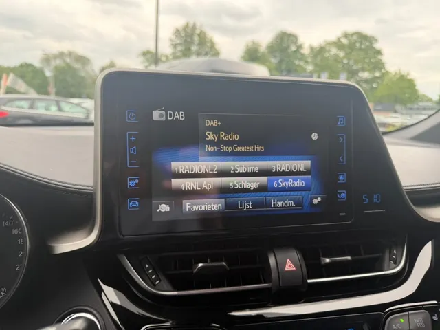 Toyota C-HR 1.8 Hybrid Style | PDC v/a | Stuur/Stoelverwarm. | Camera |