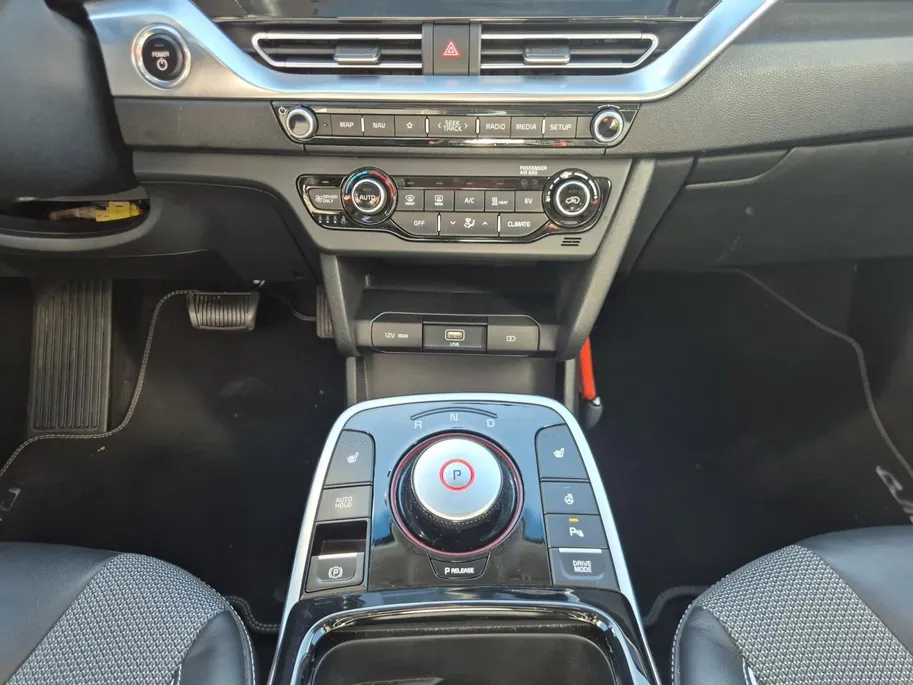 Kia e-Niro DynamicPlusLine 64 kWh | Airco | Navi | Camera | Stoelverwarming | Stuurverwarming | Schuifdak |