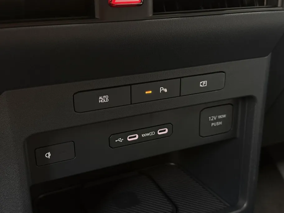 Kia PV5 L2H1 Plus 51.5 kWh | incl. berkentriplex laadvloer | All-season banden | 297 km WLTP-actieradius | Snelladen van 10% tot 80% in 30 minuten | Stoel- en stuurverwarming | Achteruitrijcamera | Draadloos Apple/Android Carplay | Parkeersensoren voor- en achter