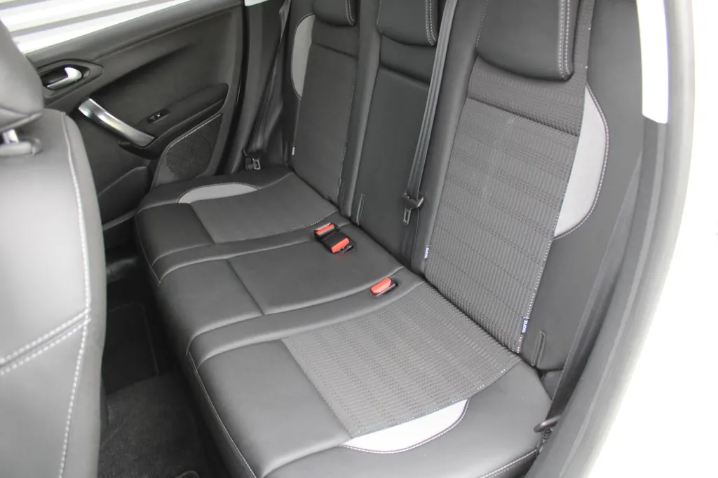 Peugeot 2008 1.2 PureTech Allure | Airco | Cruise | 16' LM |