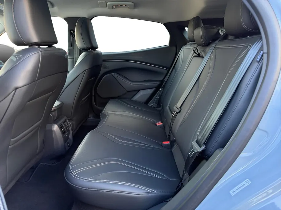 Ford Mustang Mach-E Standard RWD 73 kWh | Automaat | Pano dak | Adapt. Cruise control | BLIS | B&O audio | 360 graden camera | Parkeersensoren voor en achter | Elektr. achterklep | Fabrieksgarantie |
