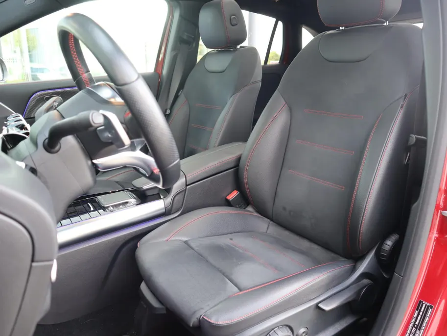 Mercedes-Benz GLA 200 Business Solution AMG l Trekhaak l Panoramadak l Stoelverwarming