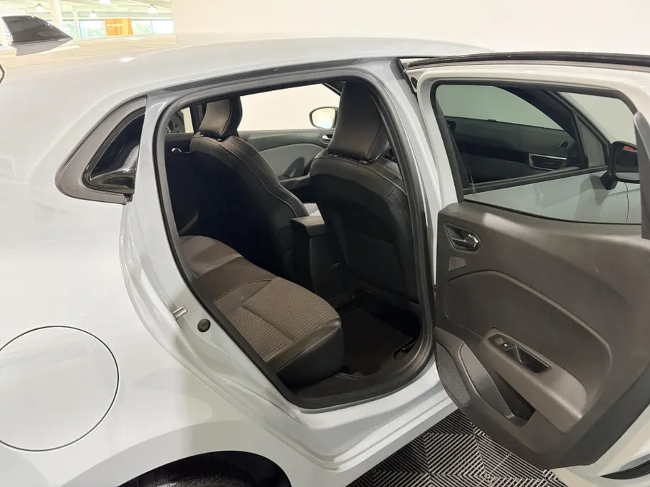 Renault Clio 145PK E-Tech Full Hybrid Techno Automaat | 1e eigenaar | Camera | Parkeersensoren | Climate Control | Apple CarPlay/Android Auto | Cruise Control | Lichtmetalen Velgen | Full LED | Digital Cockpit |