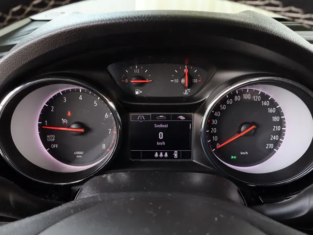 Opel Astra Sports Tourer 1.2 Design & Tech | Camera