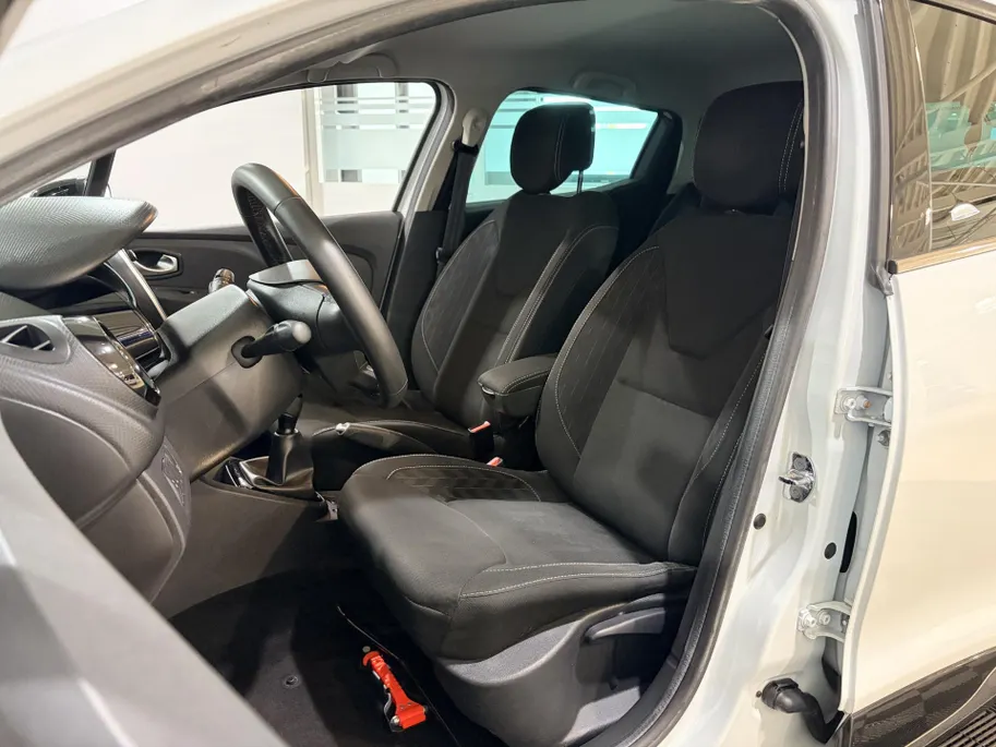Renault Clio 90PK TCe Limited | Camera | Airco | Cruise Control | Lichtmetalen Velgen | Bluetooth | Keyless Entry | Elektrische Ramen & Spiegels | Parkeersensoren | Armsteun |