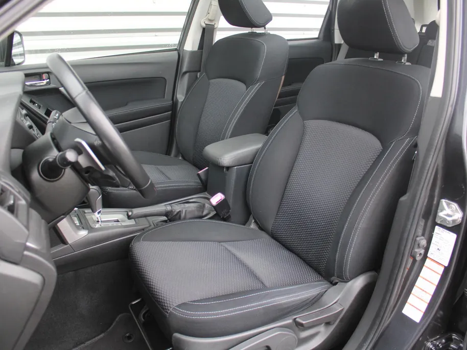 Subaru Forester 2.0 Luxury Plus | Trekhaak | Camera | Stoelverwarming | Schuifdak | 17' LM | Clima | Xenon | Parkeersensor v+a | All seasons |