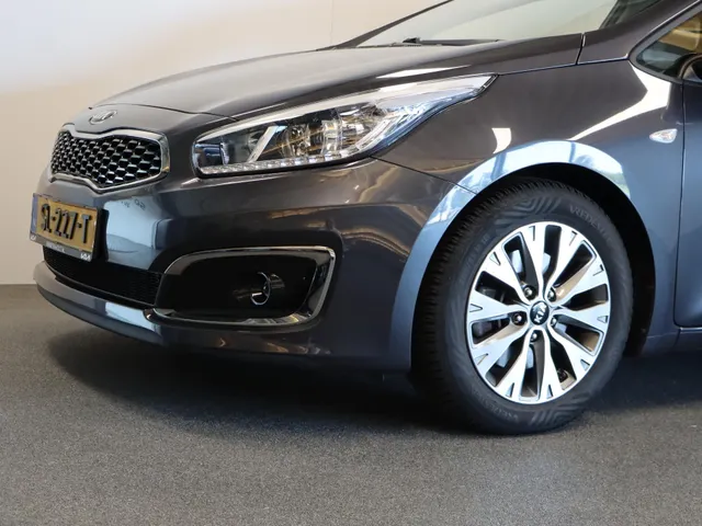 Kia cee'd Sportswagon 1.0 T-GDi Design Edition 4 seizoensbanden