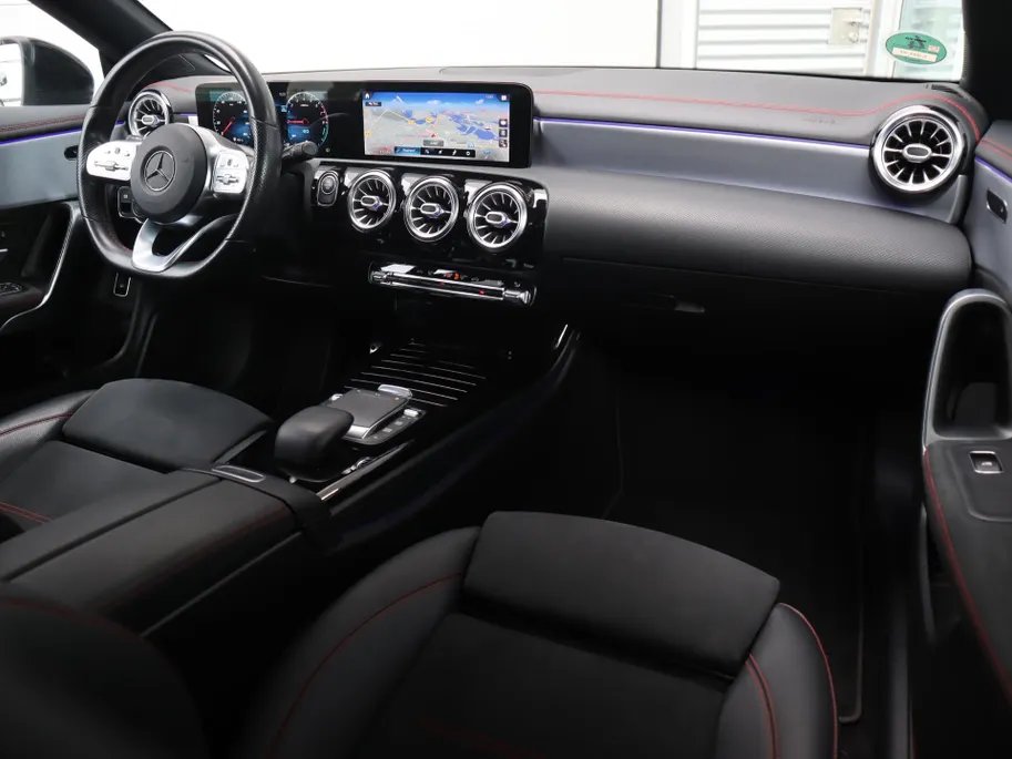 Mercedes-Benz CLA Shooting Brake 250 e Premium l Panoramadak l Stoelverwarming l Achteruitrij camera