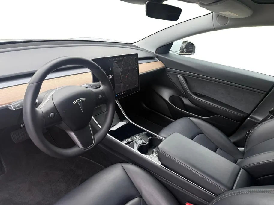 Tesla Model 3 Standard RWD Plus 60 kWh 87,8% SoH | 448Km Actieradius | Goed onderhouden! | Panoramadak | Elektr. Stoelen | Autopilot | 12 maanden garantie! |