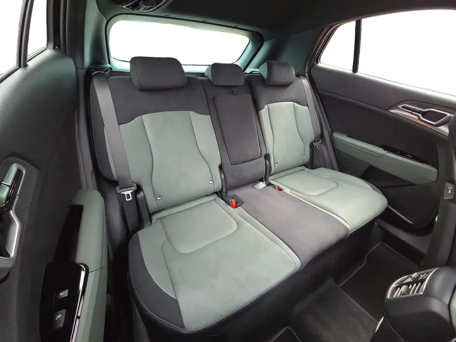 Kia Sportage 1.6 T-GDi Hybrid Dark Edition | Camera | Carplay | Cruise Control Adaptief | Stoelverwarming voor en achter | Full Option |Trekhaak| Fabrieksgarantie t/m 5-2031 |