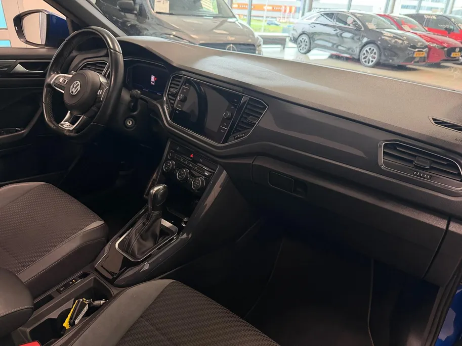 Volkswagen T-Roc 1.5 TSI | SPORT | AUTOMAAT | PANODAK | TREKHAAK |