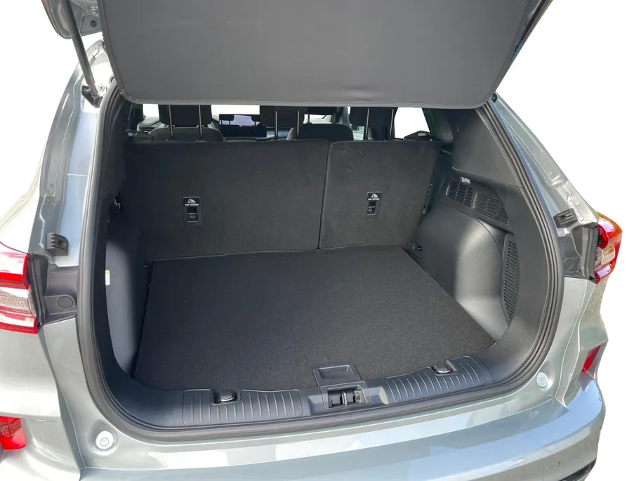 Ford Kuga 2.5 PHEV ST-Line | Uit Voorraad Leverbaar!! | Inkl. Trekhaak | 18 inch lichtmetalen velgen | Sportieve 'ST-Line' bodykit | Electrische Voorruit verwarming |