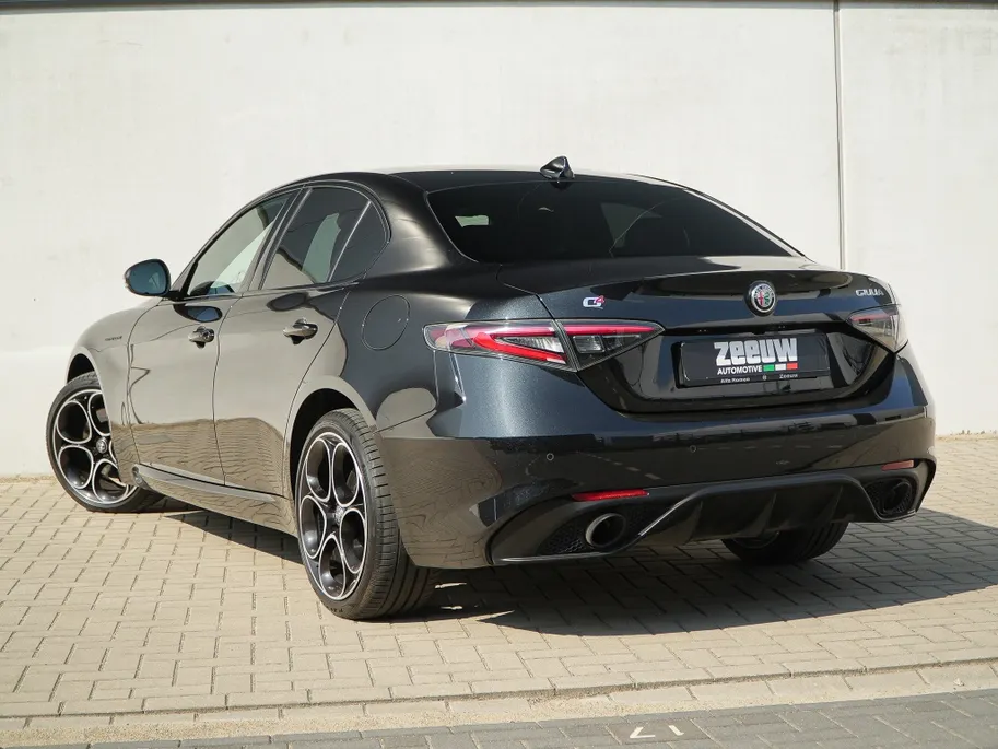 Alfa Romeo Giulia 2.0 Turbo 280 PK Competizione Q4 AWD | Harman | Veloce | 19'