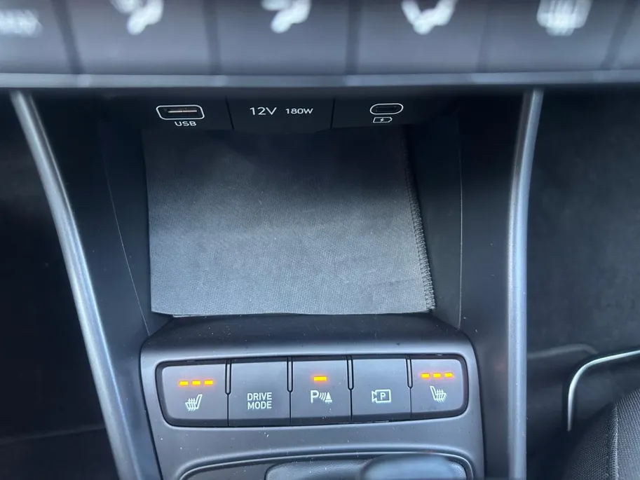 Hyundai i20 1.0 T-GDI Premium | Trekhaak| Lichtmetalen velgen| Automaat| Navigatie | Stoel verwarming| Stuur verwarming| Vol met opties!