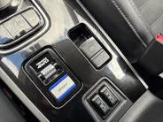 Mitsubishi Outlander 2.4 PHEV Intense Apple Carplay/Android Auto , electronic climate controle , leder , stoelverwarming , lm velgen , cruise , trekhaak .