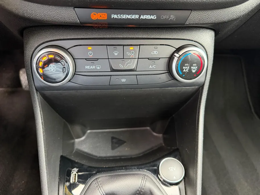 Ford Fiesta 1.1 Trend | Trekhaak | All Season Banden | Parkeersensoren Achter | Navigatie | Cruise Control | Voorruitverwarming | Airco | Apple Carplay & Android Auto | Bovag Garantie