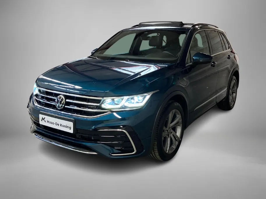 Volkswagen Tiguan 1.4TSIeHybrid 180kW/245PK R-Line DSG · Panoramadak · Trekhaak · 360°Camera + Parkeersensoren · Keyless entry