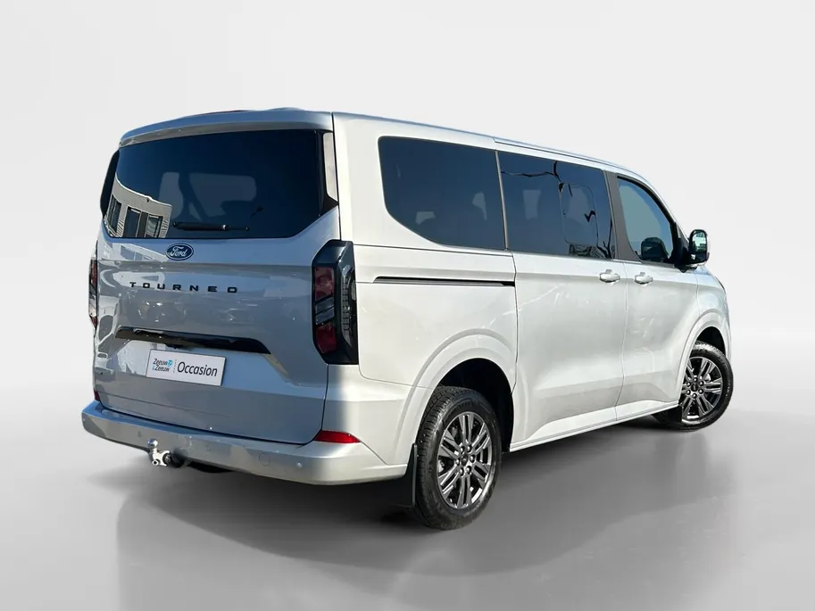 Ford Transit Custom Tourneo 340 2.5 PHEV L1H1 Titanium | EXCL. BTW INCL BPM! Elek. Trekhaak | 2300KG Trekgewicht | Stoel/Stuur/Voorruitverwarming | Cruise Control | Parkeer Camera | 8 zitplaatsen |