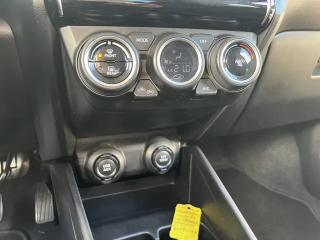 Suzuki Swift 1.2 Style Smart Hybrid | Apple Carplay & Android Auto | 16' Lichtmetalen Velgen | Climate Control | Navi