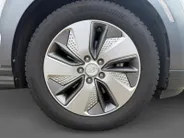 Hyundai Kona EV Premium 64 kWh | Achteruitrijcamera | Head Up Display | Dodehoek Detectie | Lederen Bekleding | Climate Control |