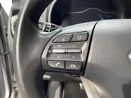 Hyundai Kona EV Comfort 64 kWh | Warmtepomp | 100% SOH | Adaptive cruise control | Apple Carplay & Android Auto | Achteruitrijcamera | Parkeersensoren achter | Keyless entry | DAB radio |