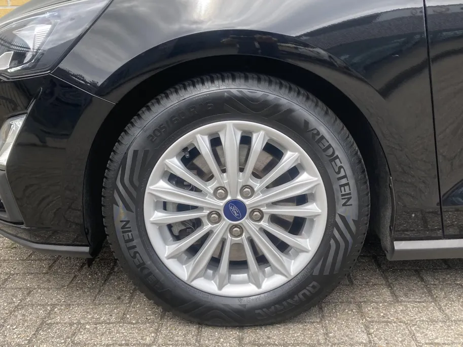 Ford Focus 1.0 EcoBoost Hybrid 125 pk Titanium X Wagon Navigatie - Apple Carplay/ Android Auto - Camera - Draadloos opladen telefoon - Elektrische achterklep