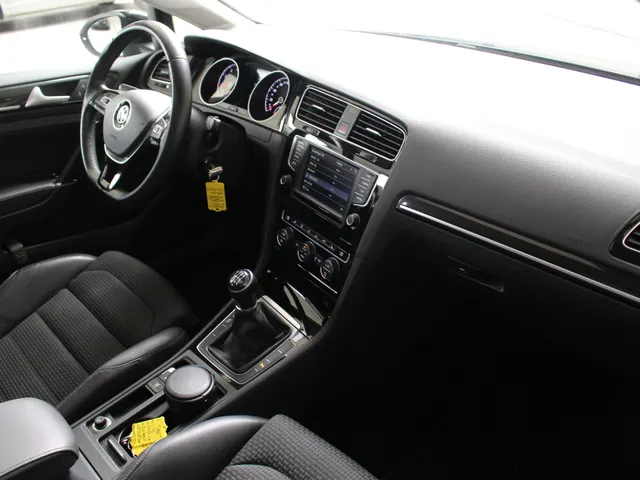 Volkswagen Golf 1.4 TSI Business Edition Connected Navigatie | Camera | Panoramadak | Sportstoelen