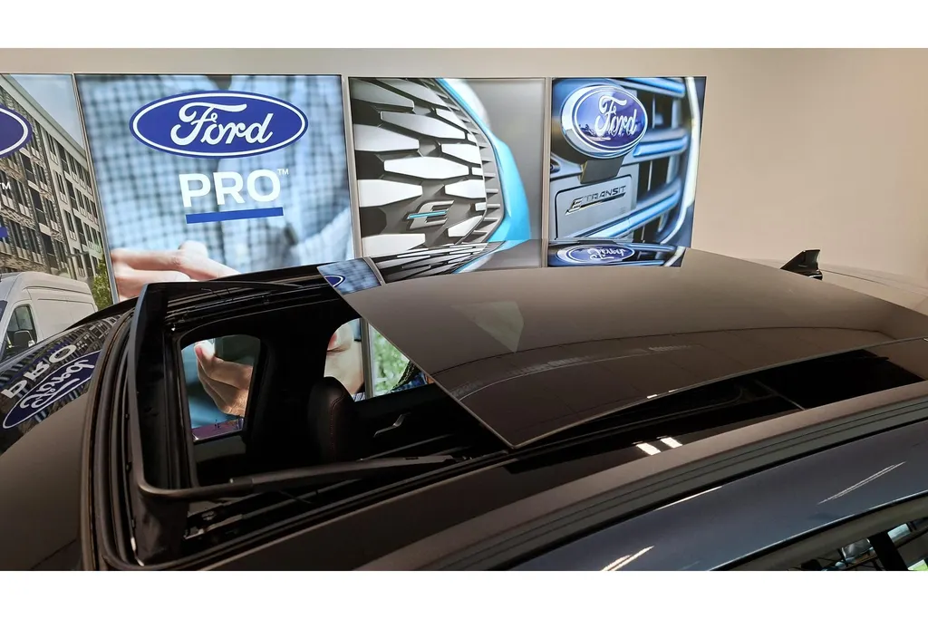 Ford Kuga 2.5 PHEV 225PK ST-Line X | Panoramadak | Trekhaak | Winter Pack | Adap. Cruise | HUD |