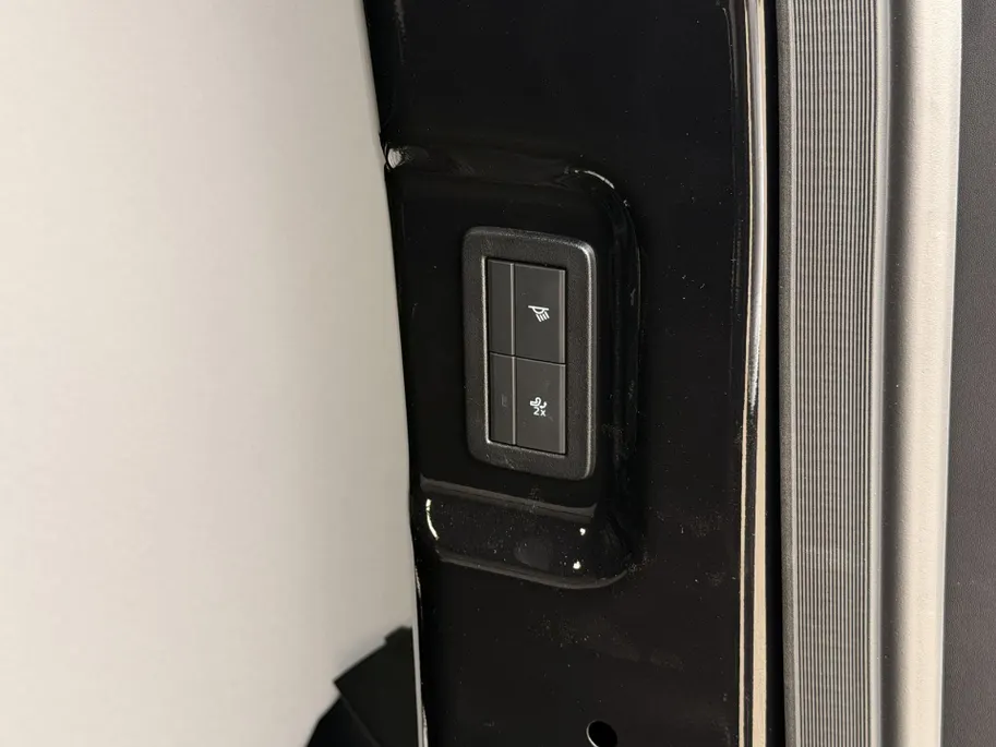 Ford E-Transit Custom L2H1 MS-RT 71 kWh 286 PK Dubbele Cabine UIT VOORRAAD I INKLAPBARE TREKHAAK I DRIVER ASSIST PACK ULTIMATE I DUBBELE ZIJSCHUIFDEUREN I FULL LED-KOPLAMPEN I APPLE CARPLAY / ANDROID AUTO I