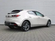 Mazda 3 2.5 e-SkyActiv-G M Hybrid 140 Exclusive-line | Nieuw | Stuur-/stoelverwarming | 360 Camera | Dodehoek detectie | HUD | Bose audio | 18' LM | LED |