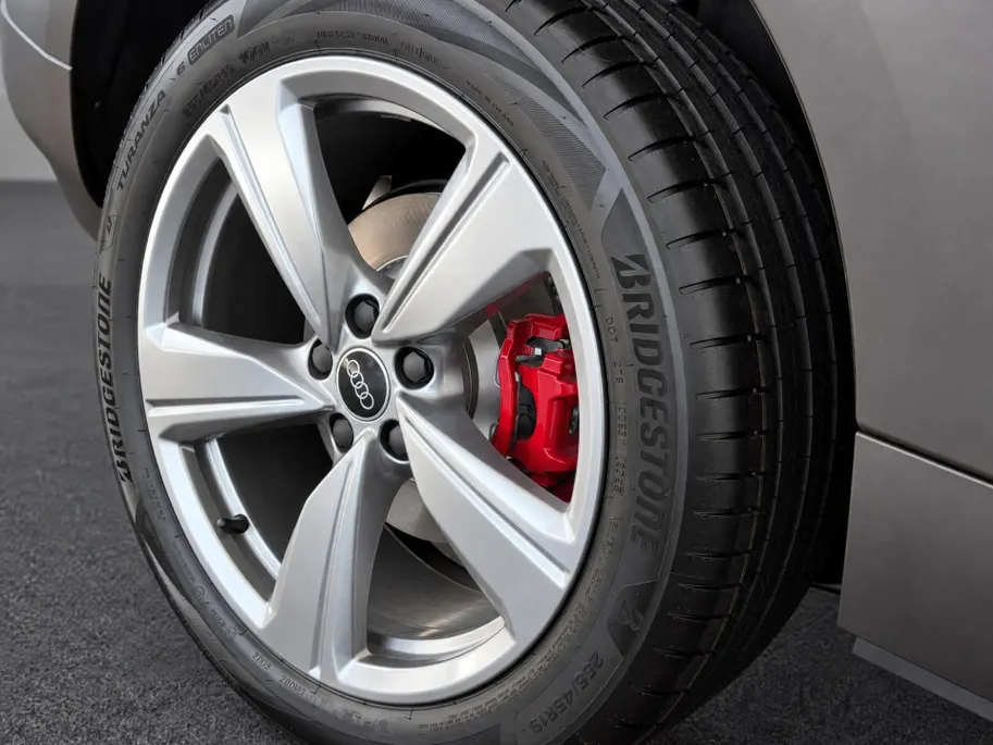 Audi Q3 e-hybrid S edition 272 PK · Tech pro · Trekhaak elek. wegklapbaar · Glazen panoramadak