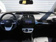 Toyota Prius 1.8 Executive | Trekhaak | Stoelverwarming | Camera | Leer | Dodehoek detectie | JBL audio | HUD | 17” LM | Navi | LED | Cruise adapt. | Incl. winterset |
