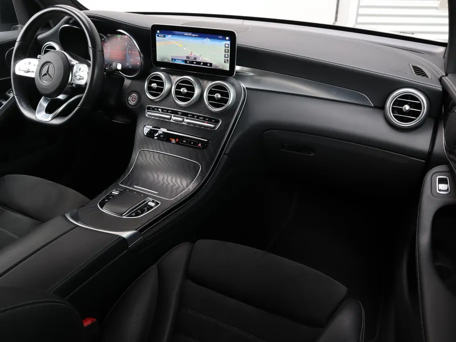 Mercedes-Benz GLC 300e 4MATIC Business Solution AMG l Trekhaak l Stoelverwarming l Achteruitrij camera