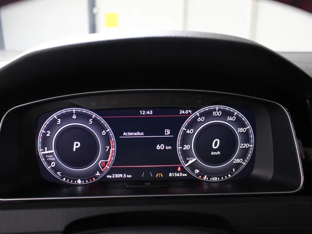Volkswagen Golf 2.0 TSI GTI TCR Panoramadak | Akrapovic | DCC | 19' Reifnitz | Active Lightning |