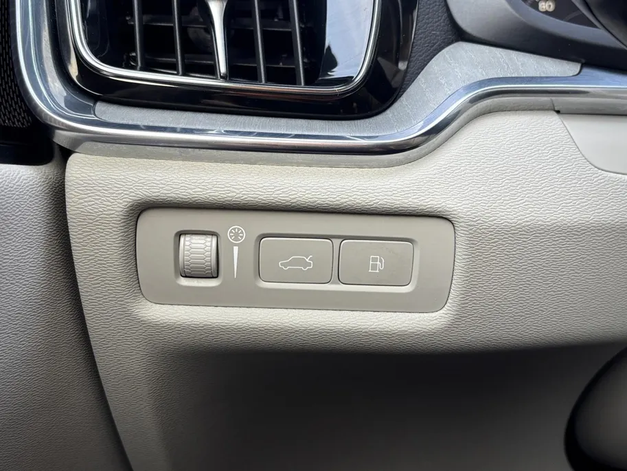 Volvo V60 2.0 T6 Recharge AWD R-Design | 1e Eigenaar | Achteruitrijcamera | Dodehoek detectie | Elektr. Stoelen met geheugen | Stoelverwarming | 12 maanden garantie! |