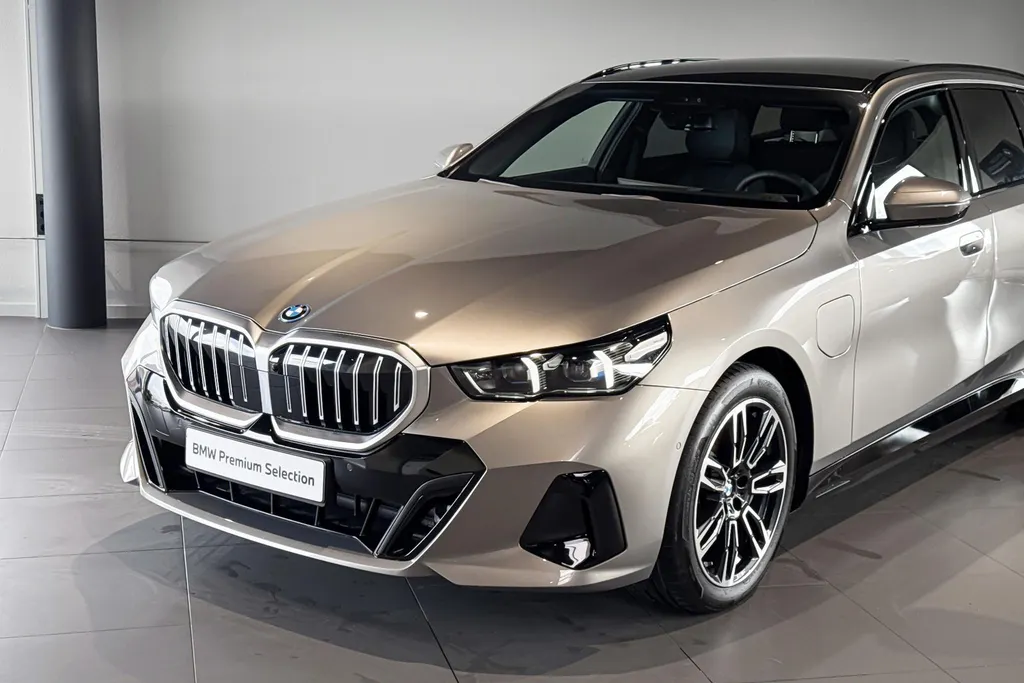BMW 5 Serie Touring 550e xDrive