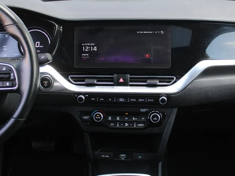 Kia e-Niro DynamicPlusLine 64 kWh | Schuif-/kantel dak | Cruise adapt.| Navi | 17' LM | Stuur-/stoelverwarming | Camera | Clima |